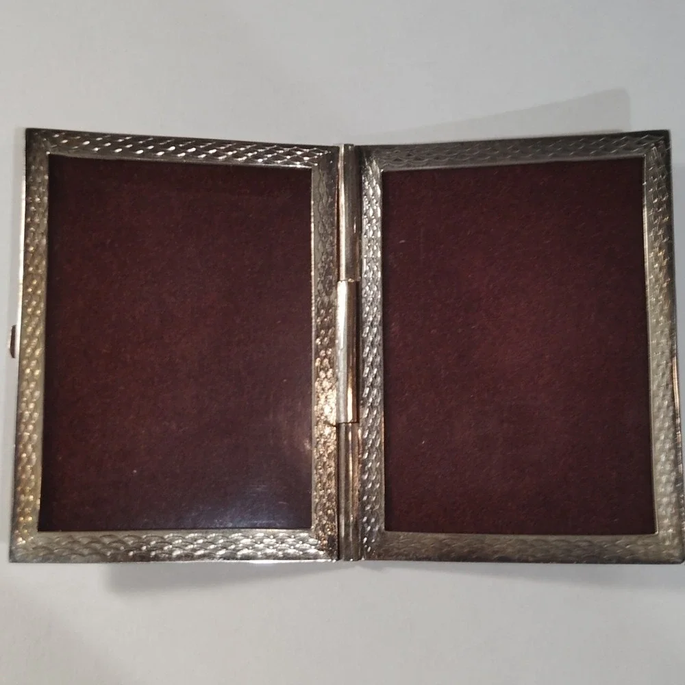 Vintage Sterling Silver Stripped Locket Picture Photo Frame Pocket